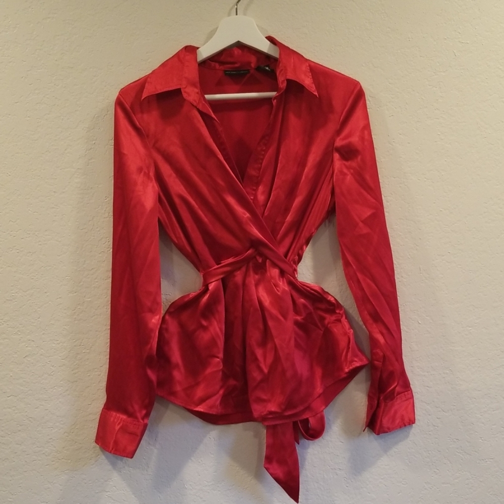 Women Size 8 Red Silk Look Holiday Top